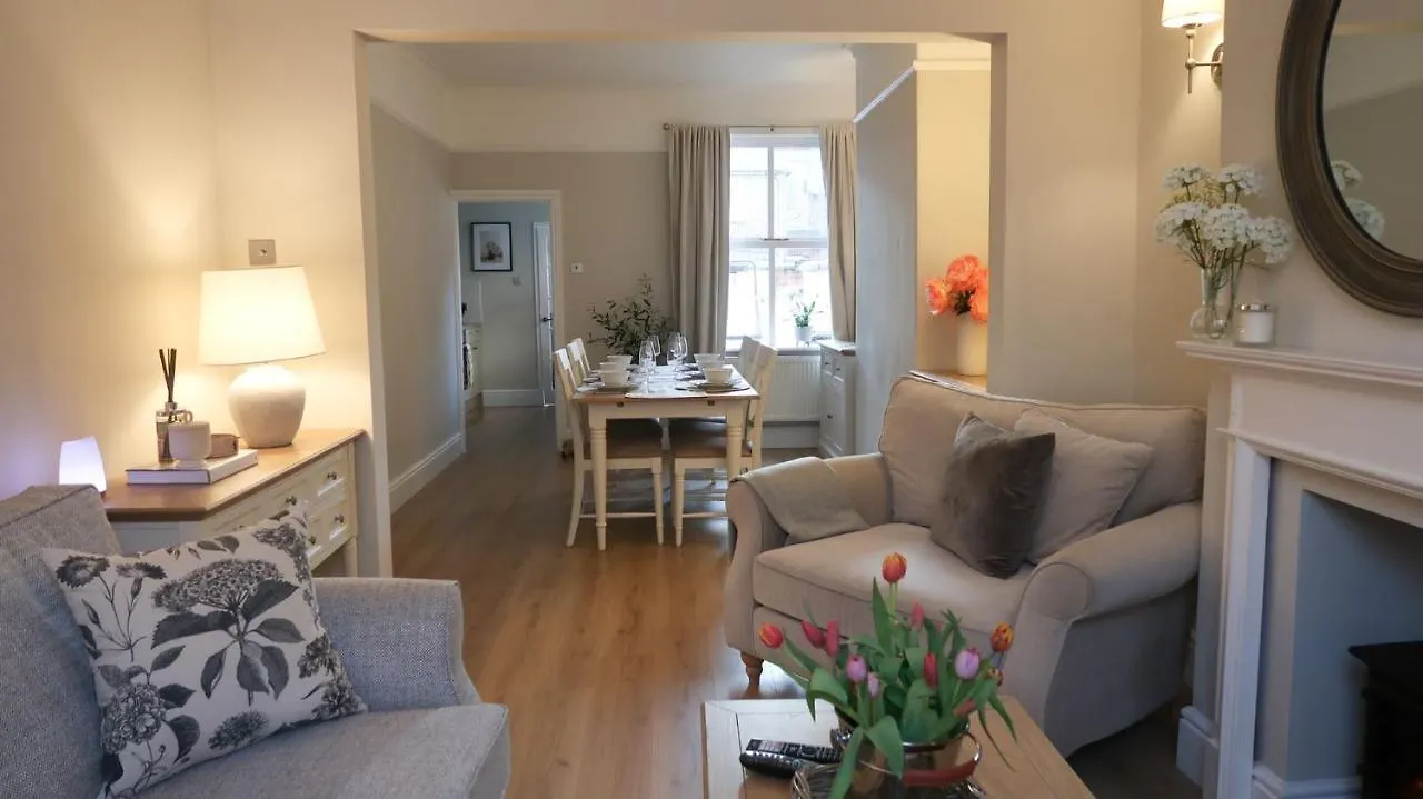 Luxury Living Outside The City Walls - Sleeps Six! location