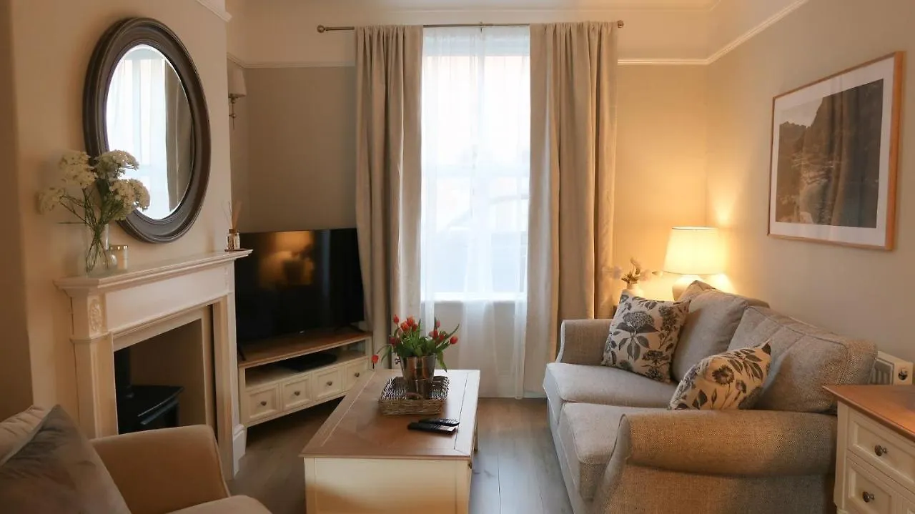 Luxury Living Outside The City Walls - Sleeps Six! Chester Holiday home
