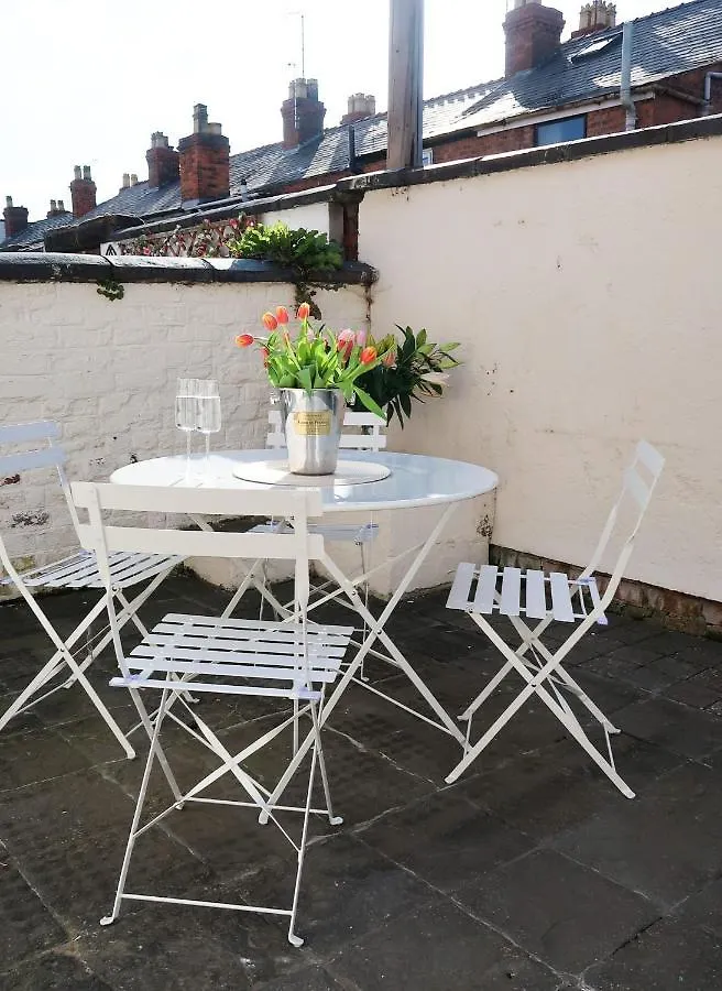 Luxury Living Outside The City Walls - Sleeps Six! Chester